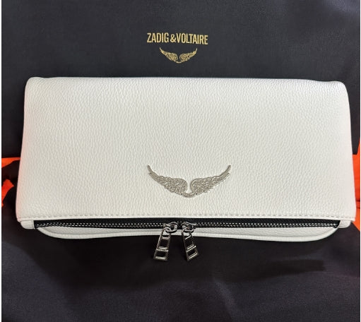 Minimal Wing Logo Black Leather Clutch Bag – Chain Crossbody Shoulder PursePerfect for both casual wear and evening outfits, this is a versatile essential for any modern wardrobe