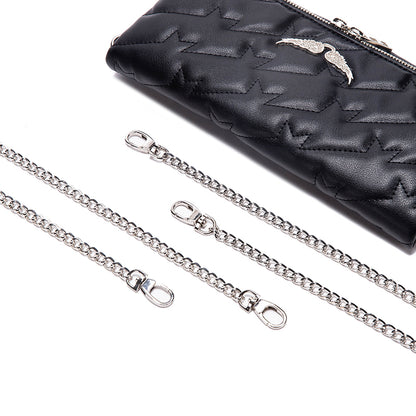 Quilted Star Pattern Black Leather Clutch Bag – Wing Logo Chain Crossbody BagPerfectly sized for essentials, it transitions effortlessly from daywear to evening chic